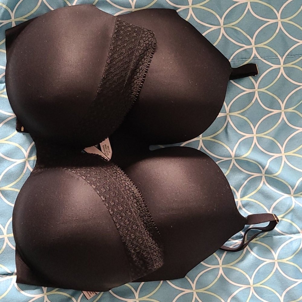 (2)  38DD Victoria's secret bra